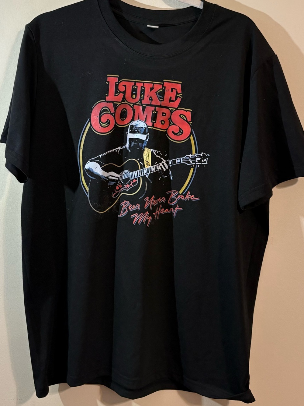 Luke Combs‎ T-shirt Beer Never Broke My Heart Tour large artist playing guitar